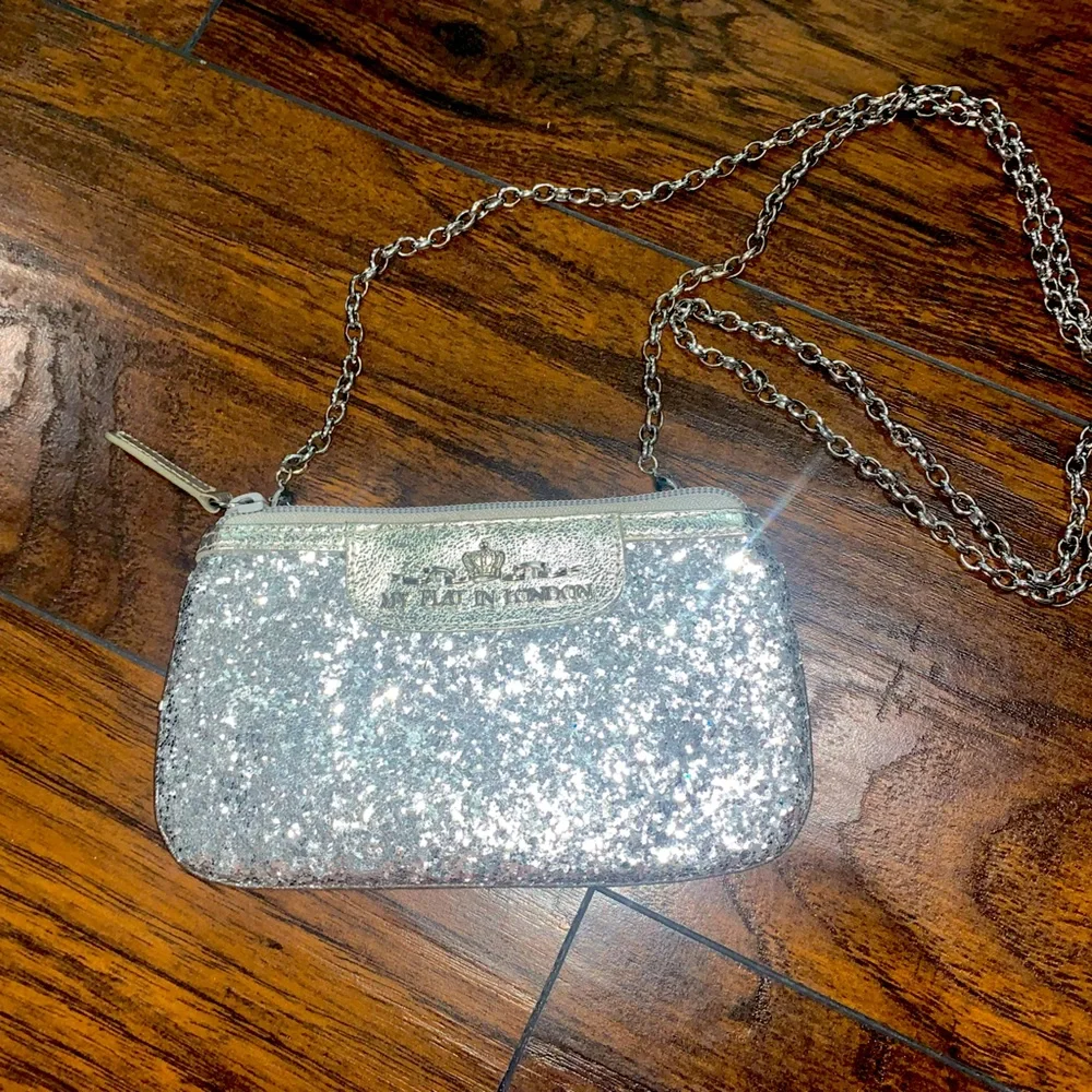 My Flat In London Silver Glitter Clutch/Crossbody with Chain - Picture 3 of 3